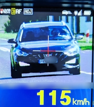 Zdjęcie pokazuje pomiar prędkości pojazdu osobowego - z wynikiem 115 km/h
