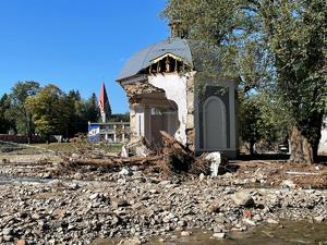 widok zniszczonej kaplicy