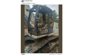 fotografia spalonej koparki umieszczona na profilu Facebook &quot;GazetaWagrowiecka&quot;