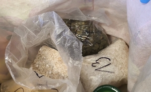 narkotyki zabezpieczone w opakowaniach - rózne rodzaje
