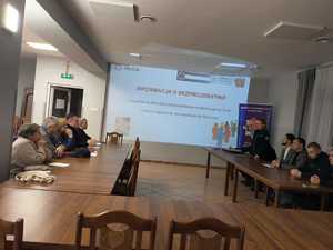 zdjęcia uczestników debaty