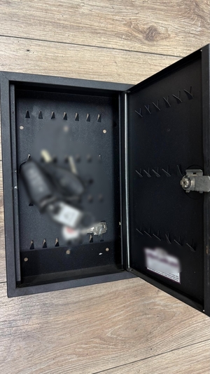 opisywana w artykule kasetka z kluczami