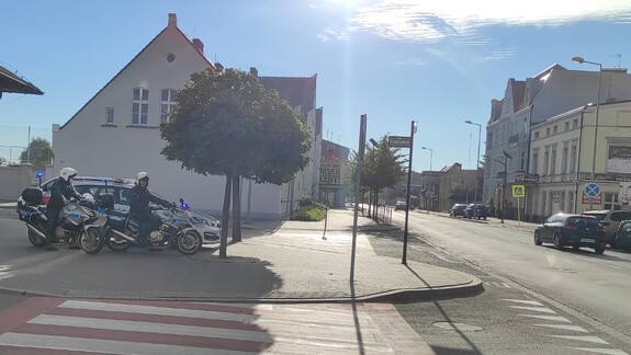 policyjne patrole przy szkole w Wągrowcu